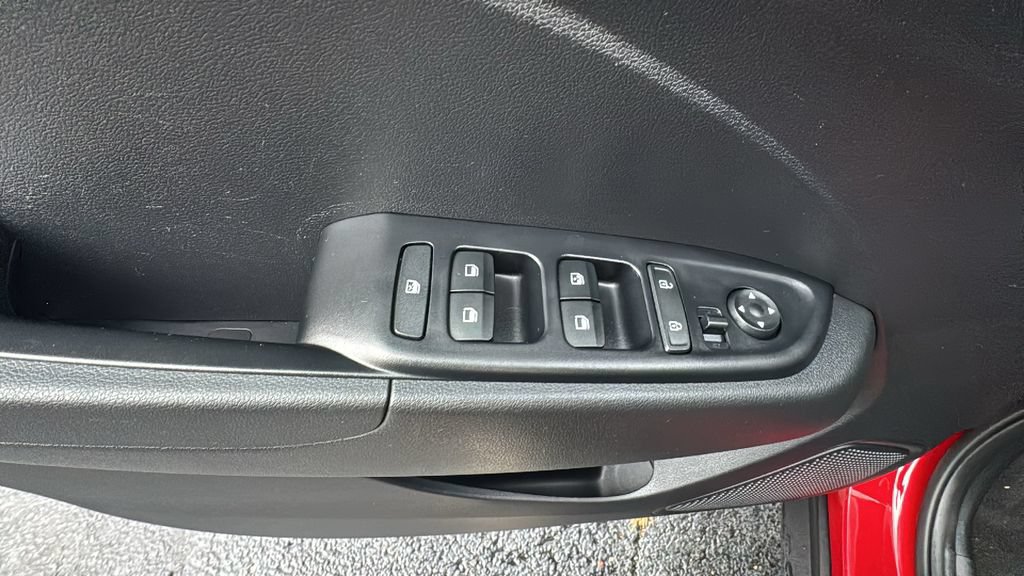 Used 2026 Hyundai Venue SEL FWD image 12