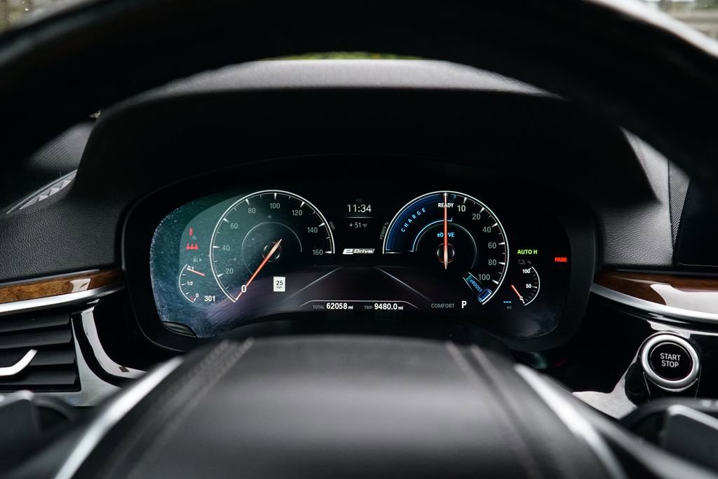 Used 2019 BMW 530e w/ Executive Package RWD image 19