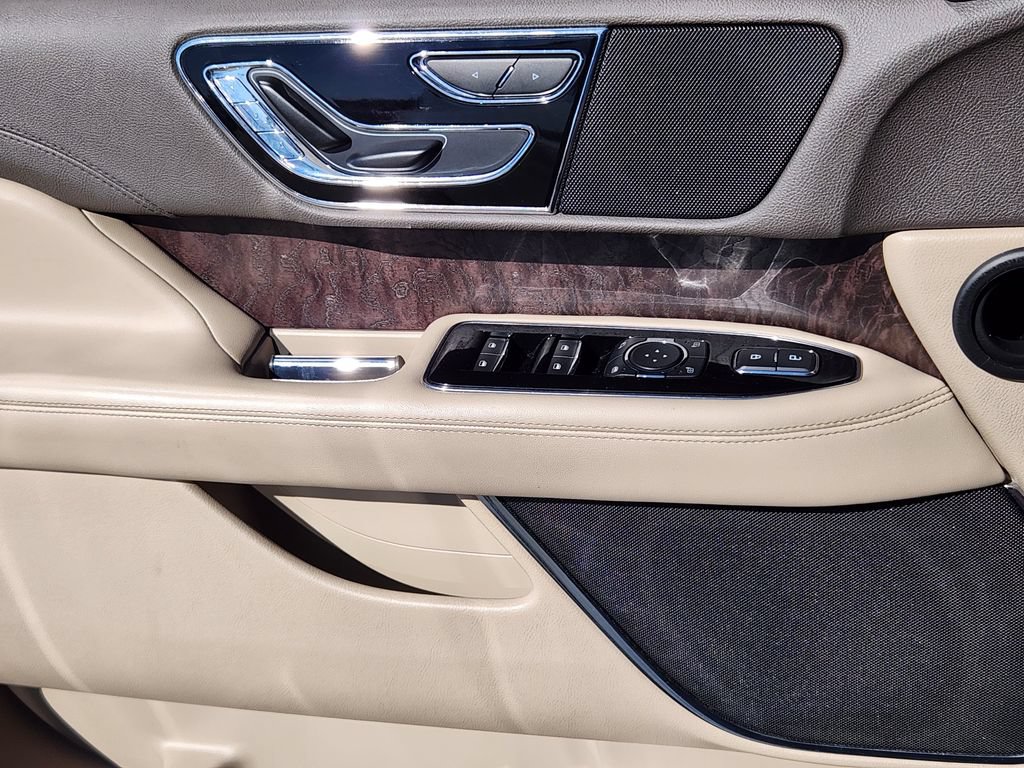 Used 2022 Lincoln Navigator 4WD image 6