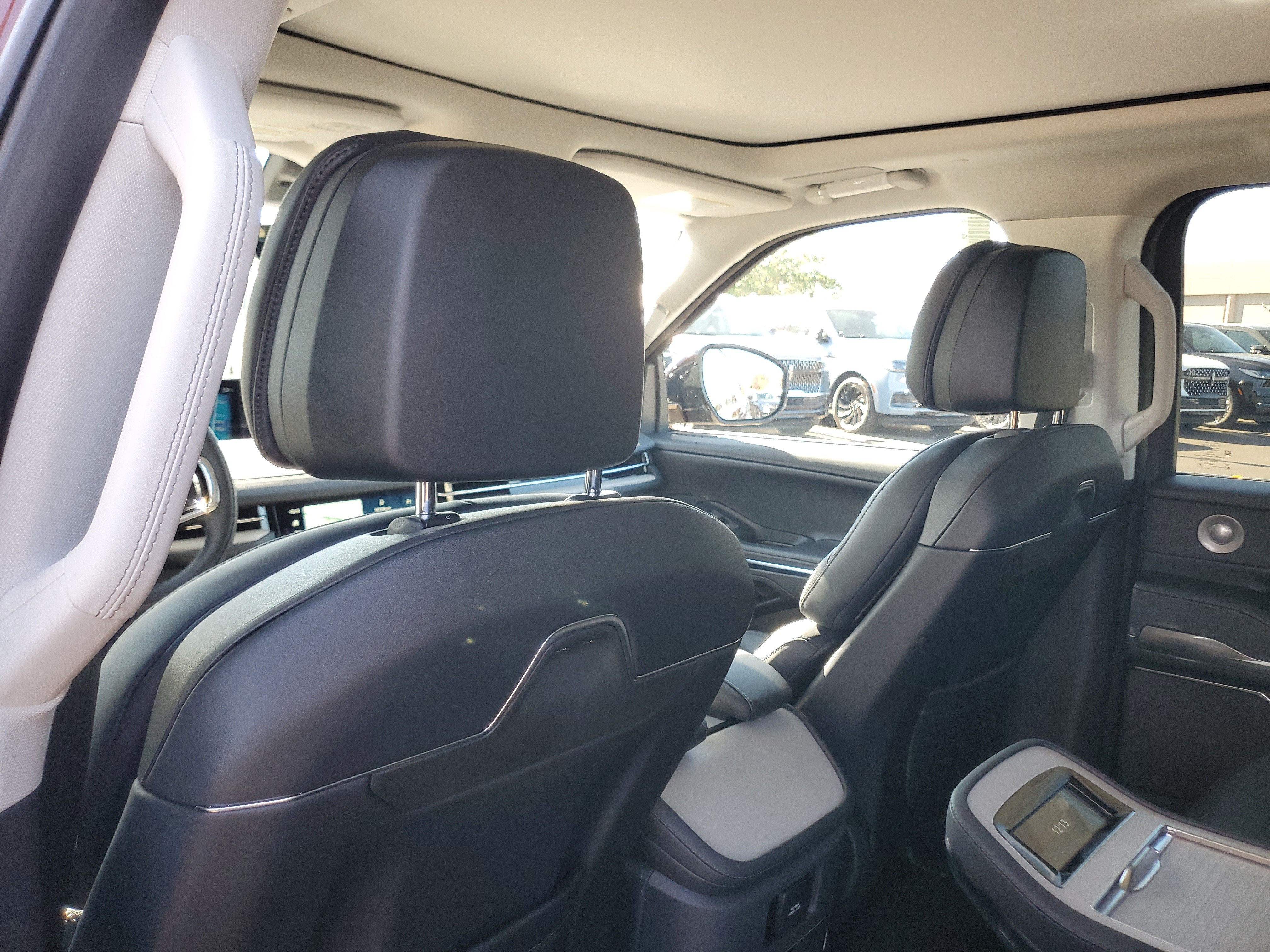 New 2027 Lincoln Navigator Reserve AWD/4WD image 28