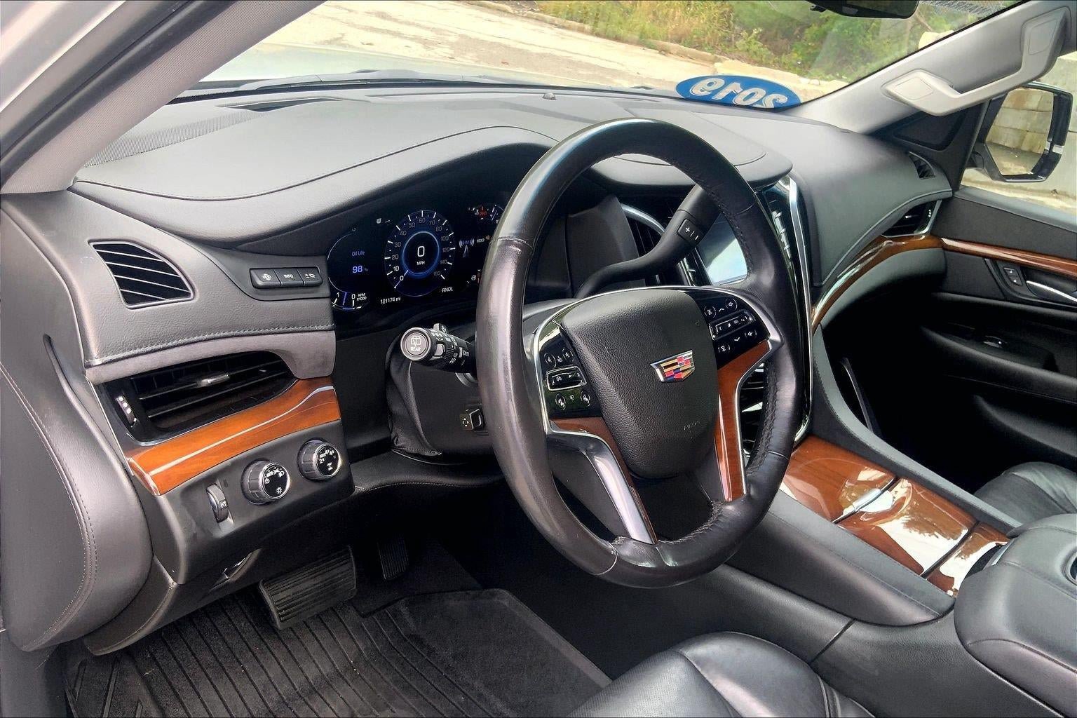 Used 2019 Cadillac Escalade Premium Luxury AWD/4WD image 15