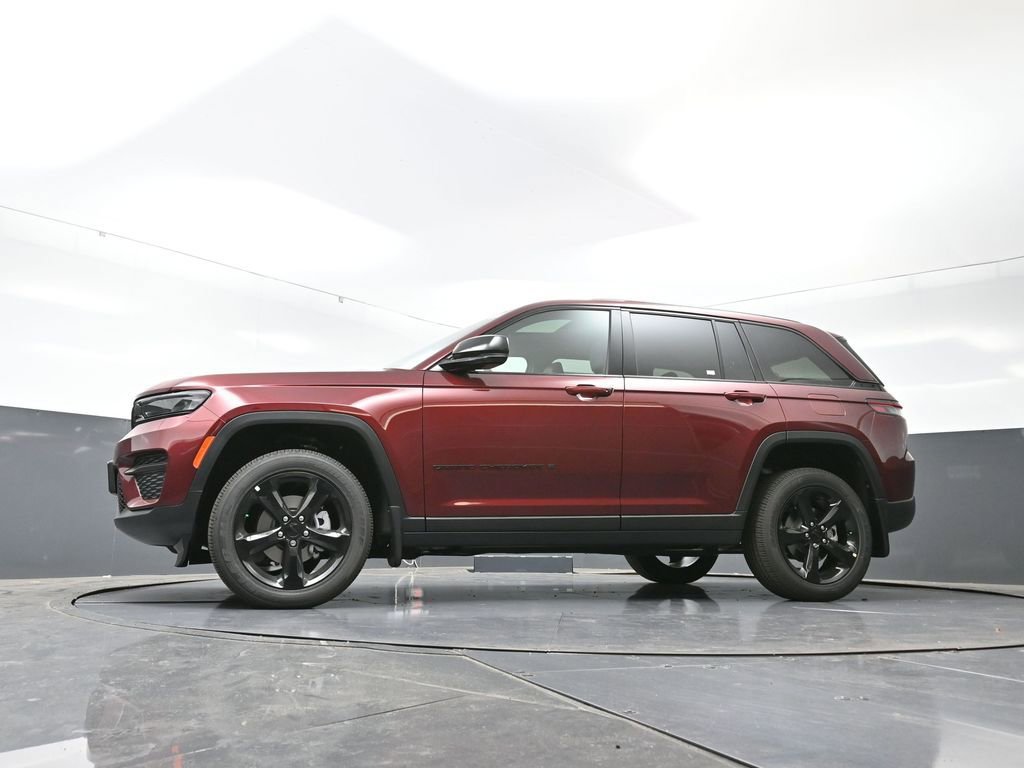 New 2025 Jeep Grand Cherokee Altitude w/ Trailer Tow Package image 40