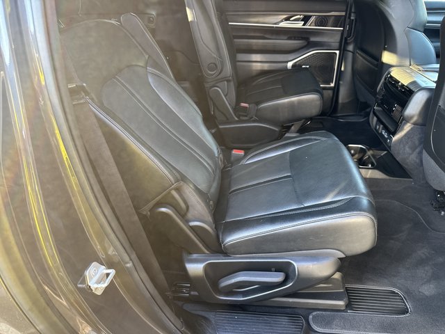 Used 2023 Jeep Wagoneer L Series III w/ Convenience Group I RWD image 17