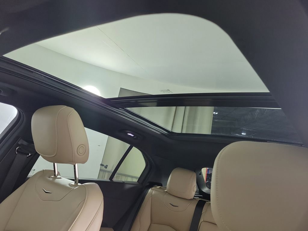 Certified 2024 Cadillac XT4 Luxury w/ Cold Weather Package FWD image 18