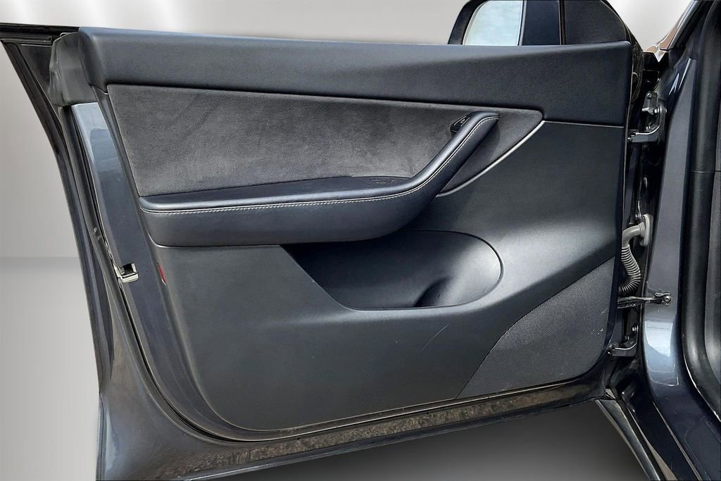 Used 2021 Tesla Model Y Long Range image 19