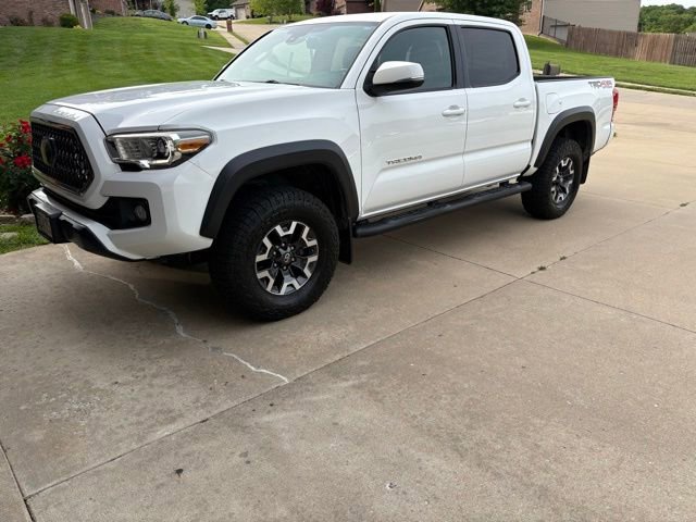 Used 2018 Toyota Tacoma TRD Off-Road AWD/4WD image 1