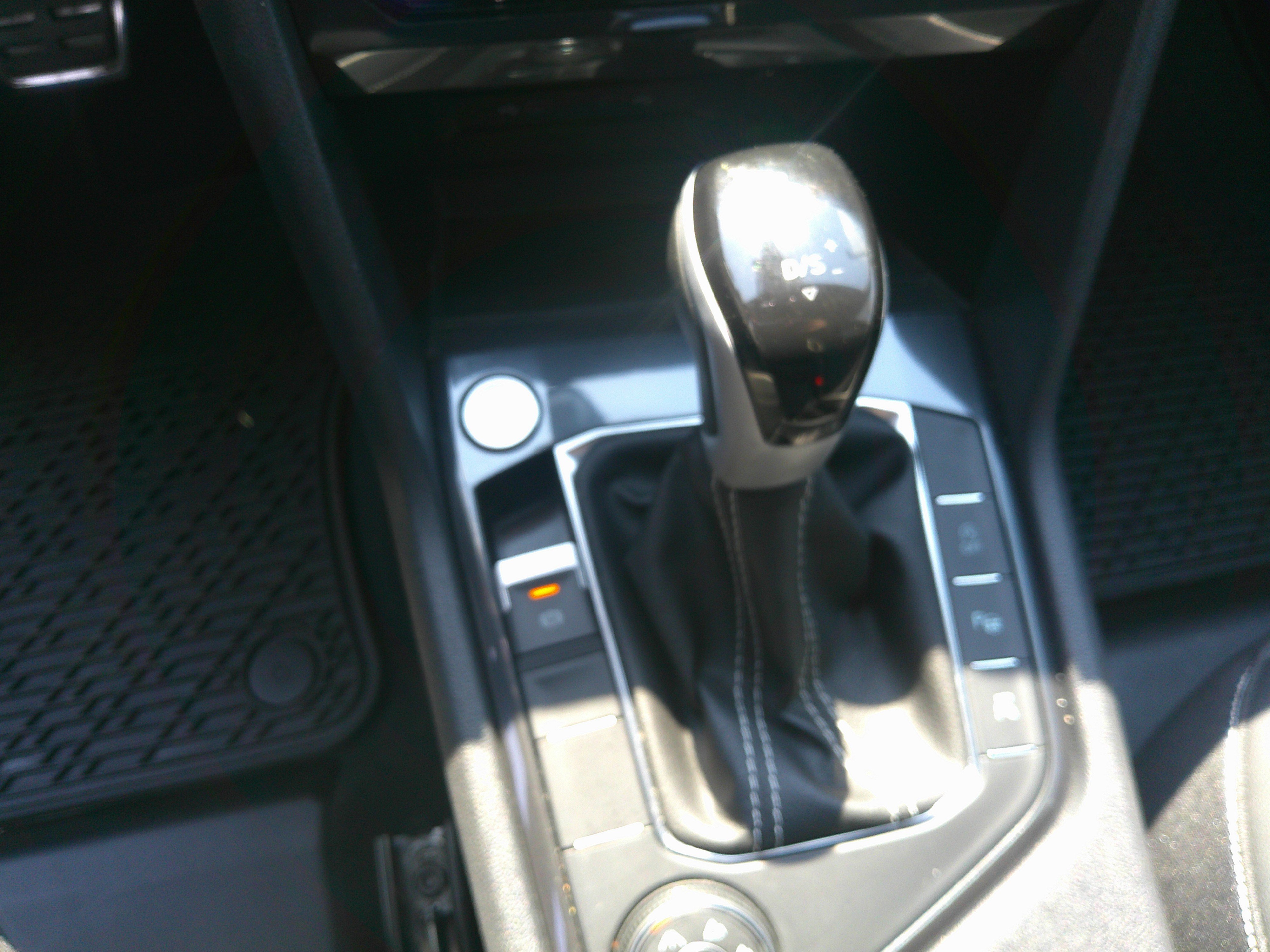 Used 2024 Volkswagen Tiguan SEL R-Line image 27