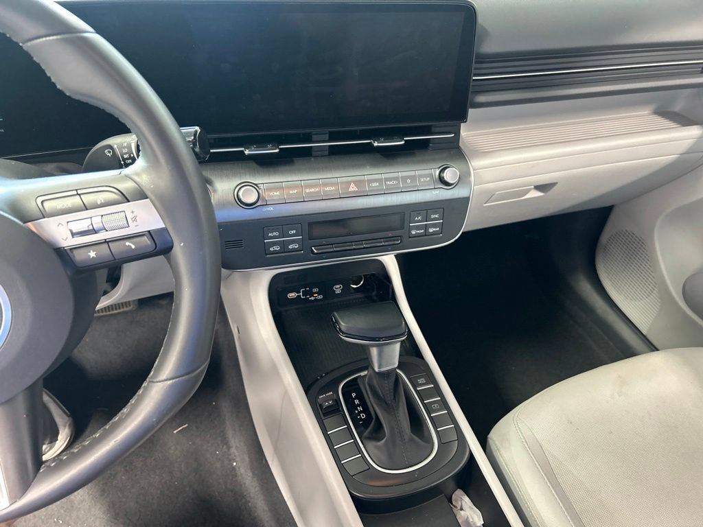 Used 2025 Hyundai Kona SEL FWD image 5