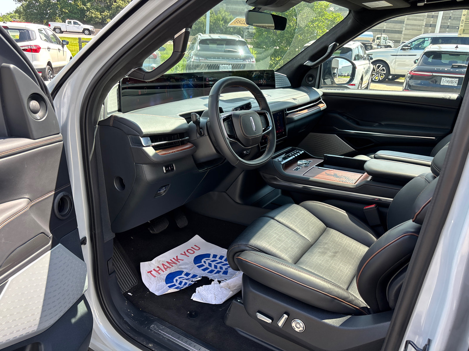 New 2026 Lincoln Navigator Black Label AWD/4WD image 24