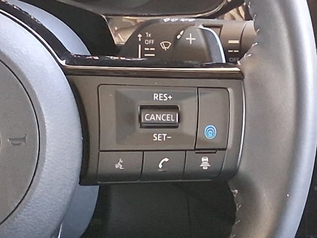 Used 2025 Nissan Pathfinder SL FWD image 12