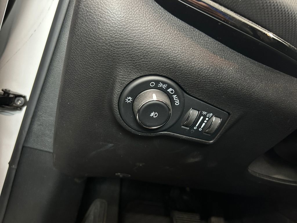 Used 2022 Jeep Compass Altitude w/ Convenience Group image 30