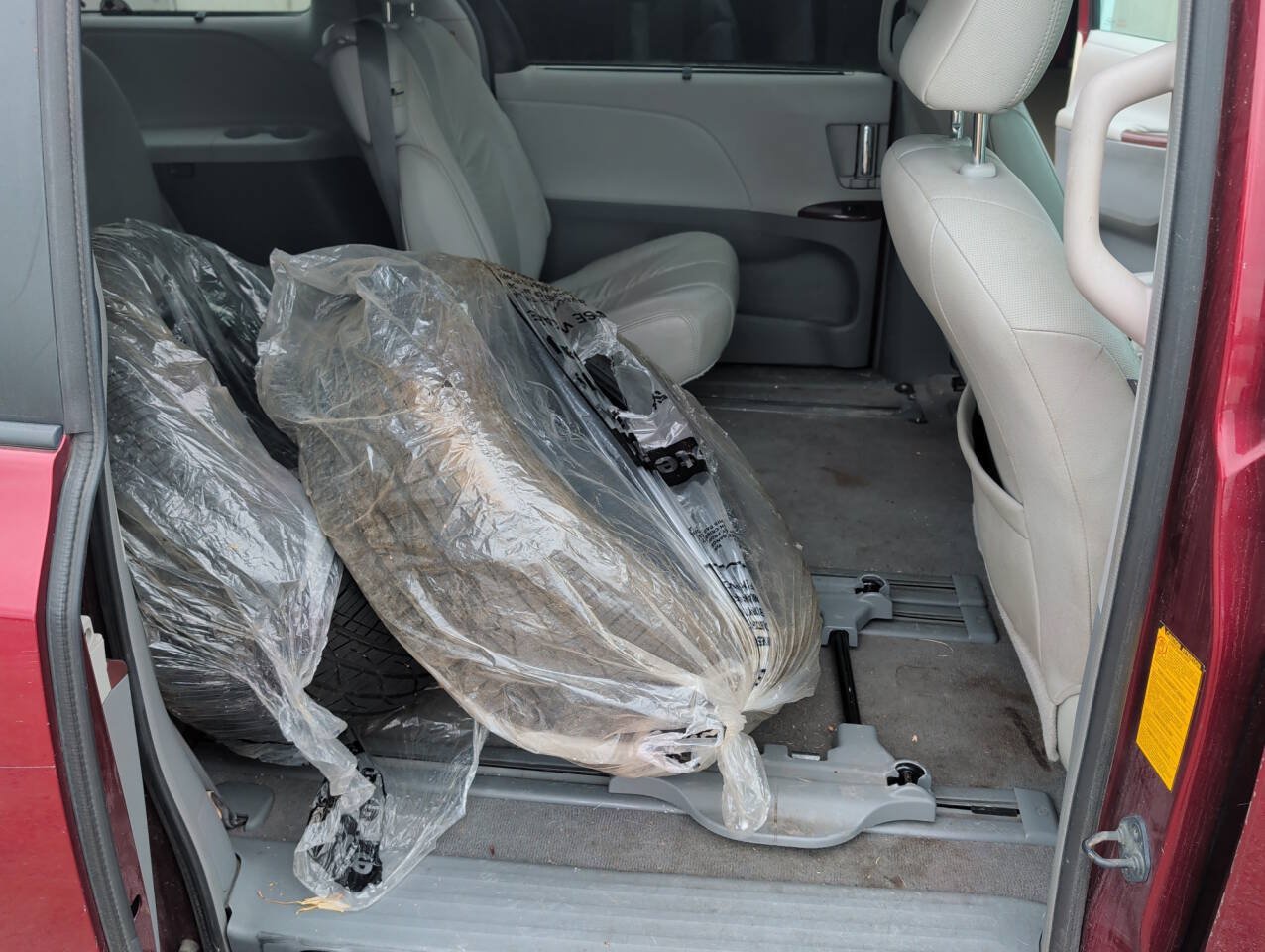Used 2011 Toyota Sienna XLE w/ Entertainment Pkg FWD image 24