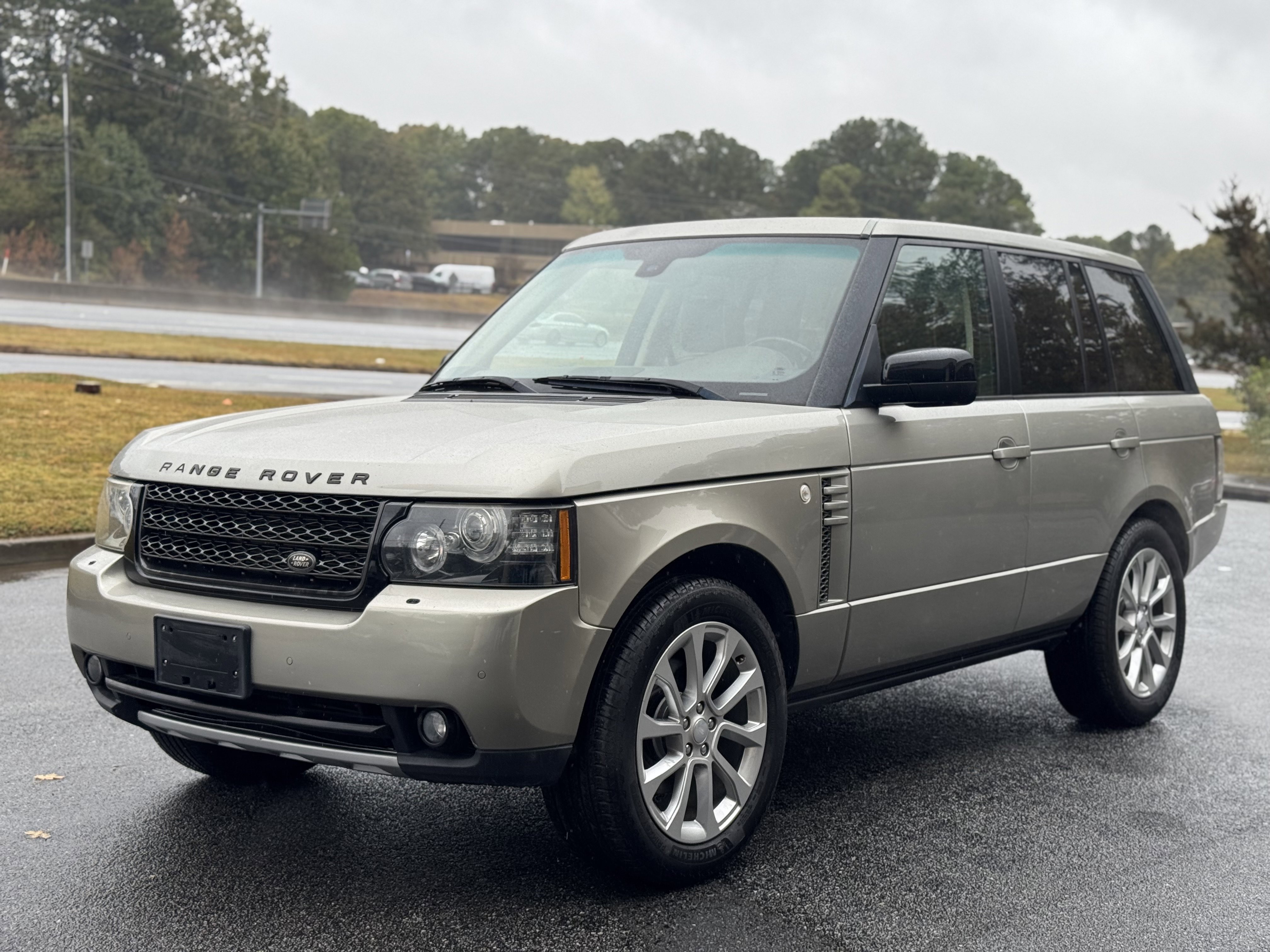 Used 2012 Land Rover Range Rover HSE image 1