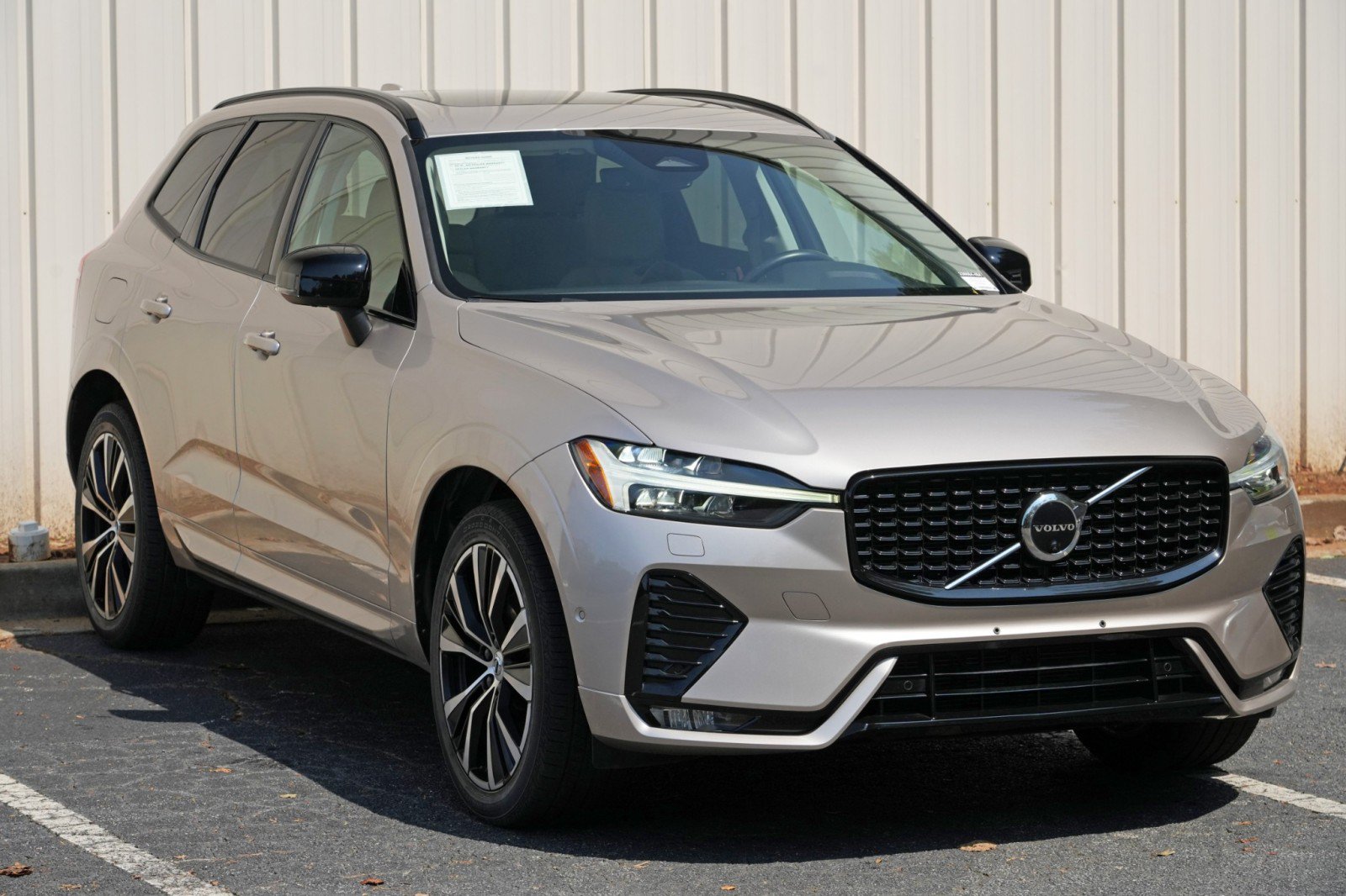 Used 2023 Volvo XC60 B5 Plus AWD/4WD image 55