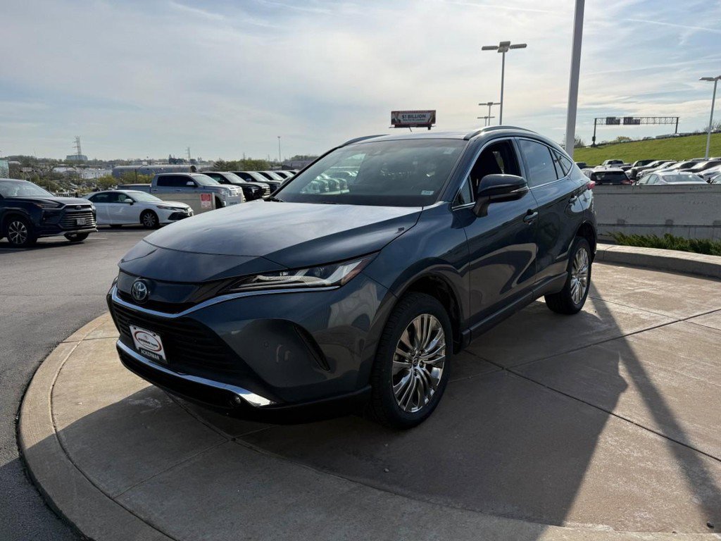 Used 2023 Toyota Venza XLE image 10