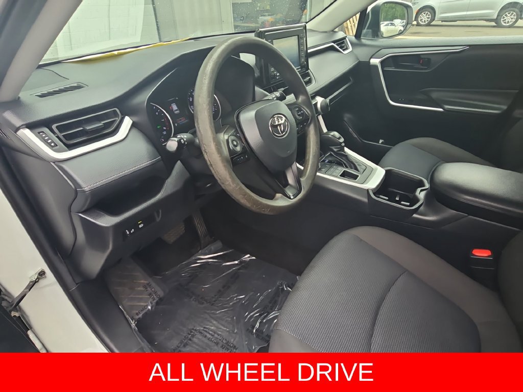Used 2022 Toyota RAV4 LE AWD/4WD image 16