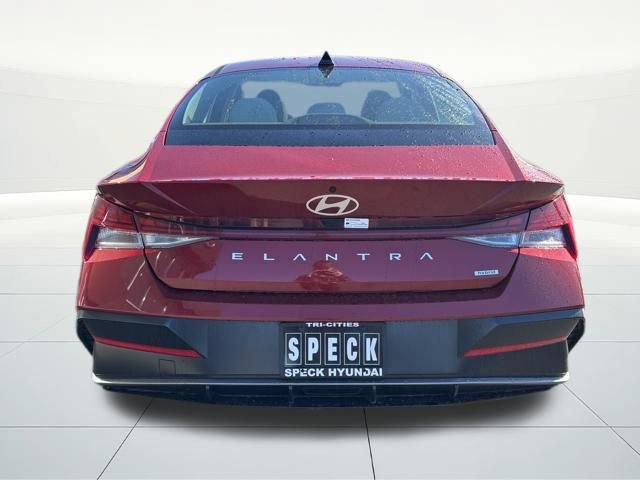 Certified 2025 Hyundai Elantra Limited image 4