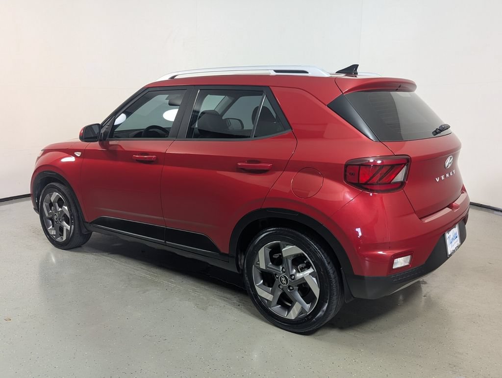 Used 2022 Hyundai Venue Limited FWD image 6