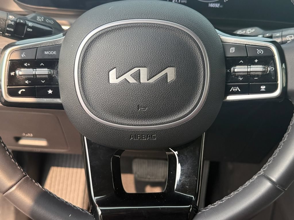 Used 2024 Kia Carnival SX FWD image 22