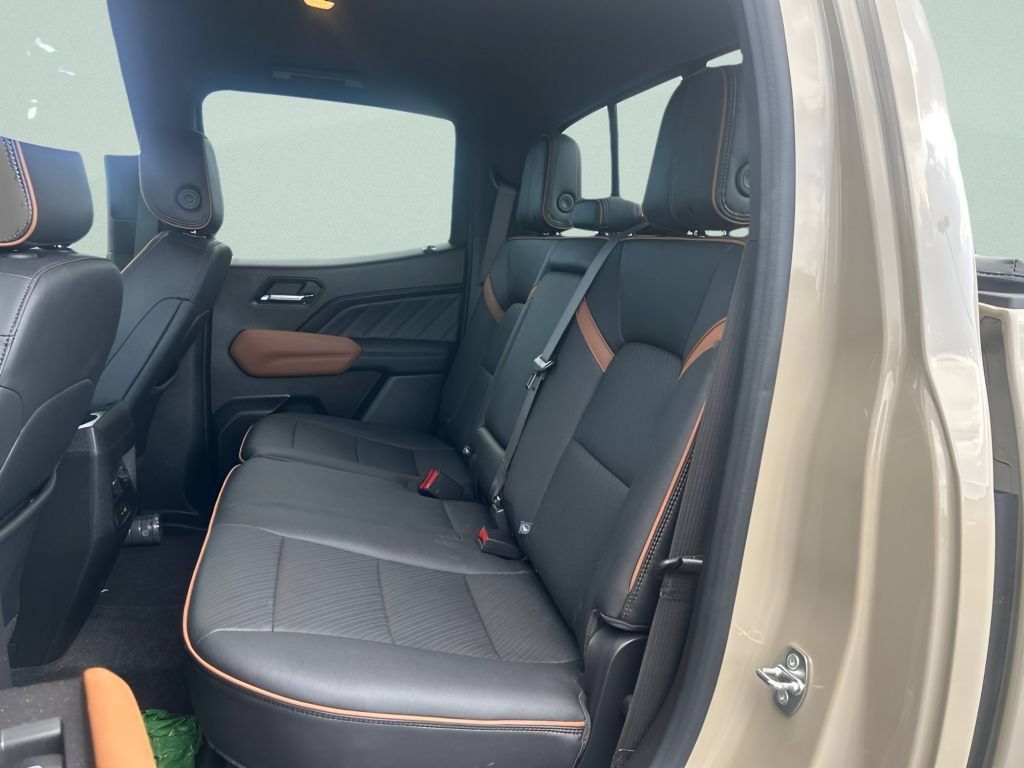 Used 2023 GMC Canyon AT4 w/ AT4 Premium Package AWD/4WD image 18