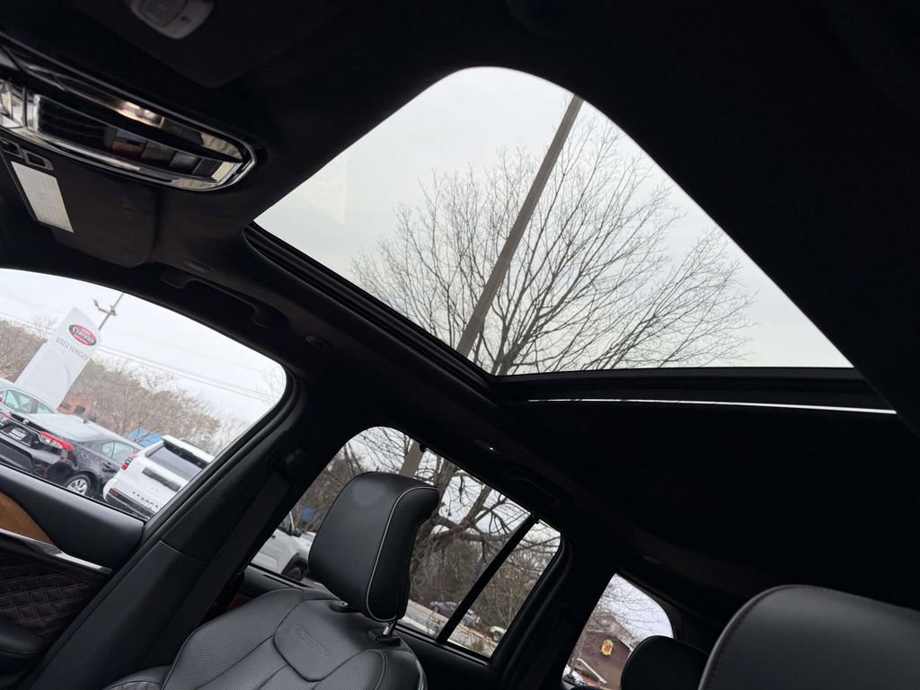 Used 2023 Jeep Grand Cherokee Summit image 19