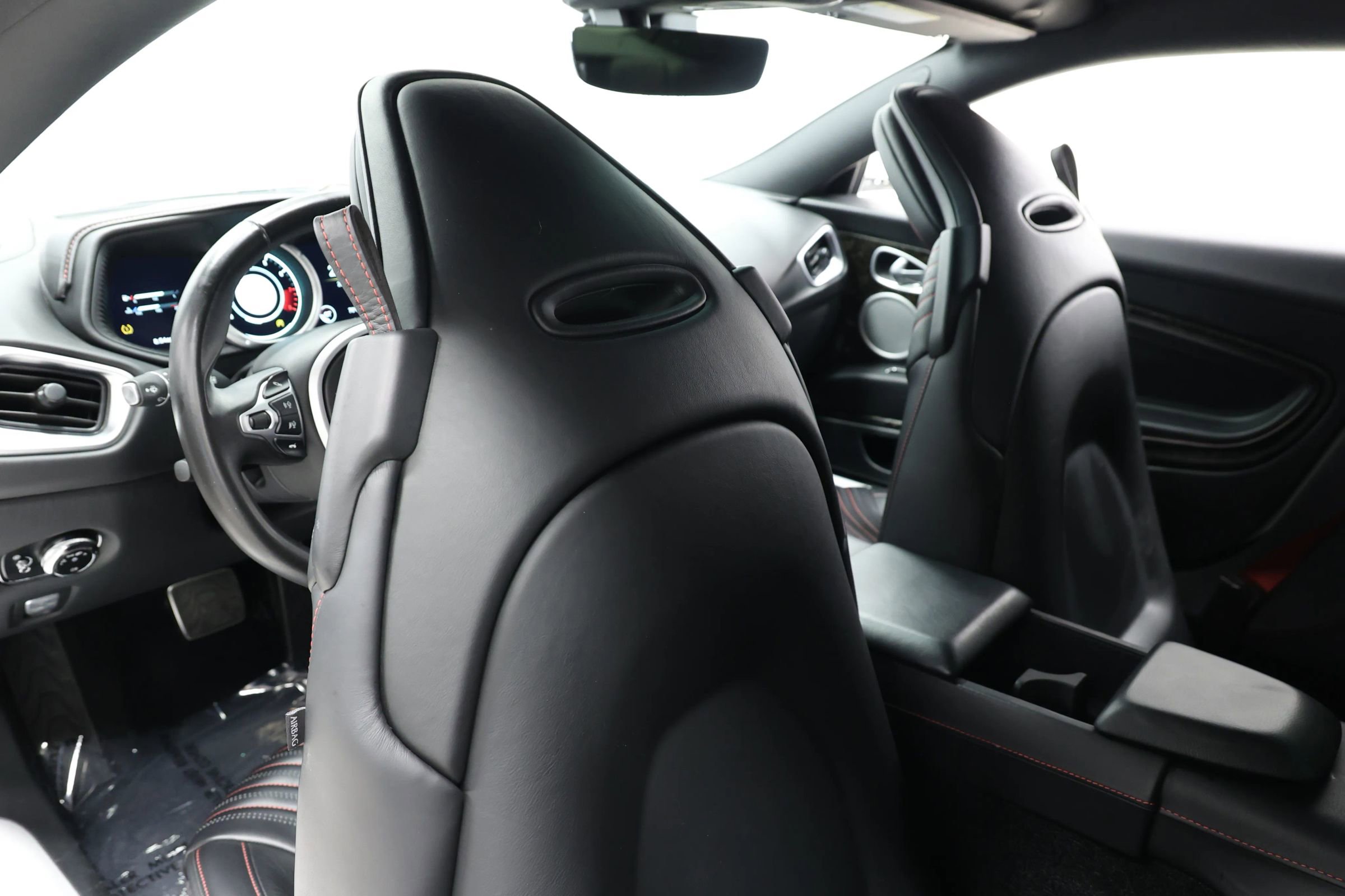 Used 2018 Aston Martin DB11 Coupe image 44