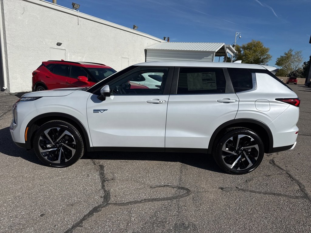 New 2025 Mitsubishi Outlander SE image 4