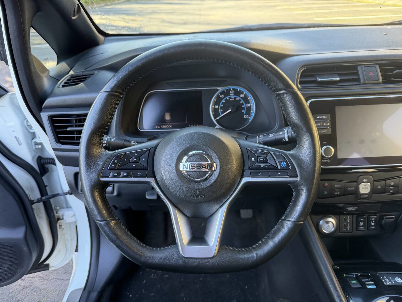 Used 2020 Nissan Leaf SV w/ SV Technology Package image 15