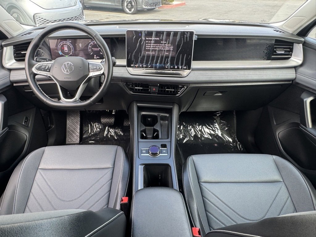 New 2025 Volkswagen Tiguan SE image 17