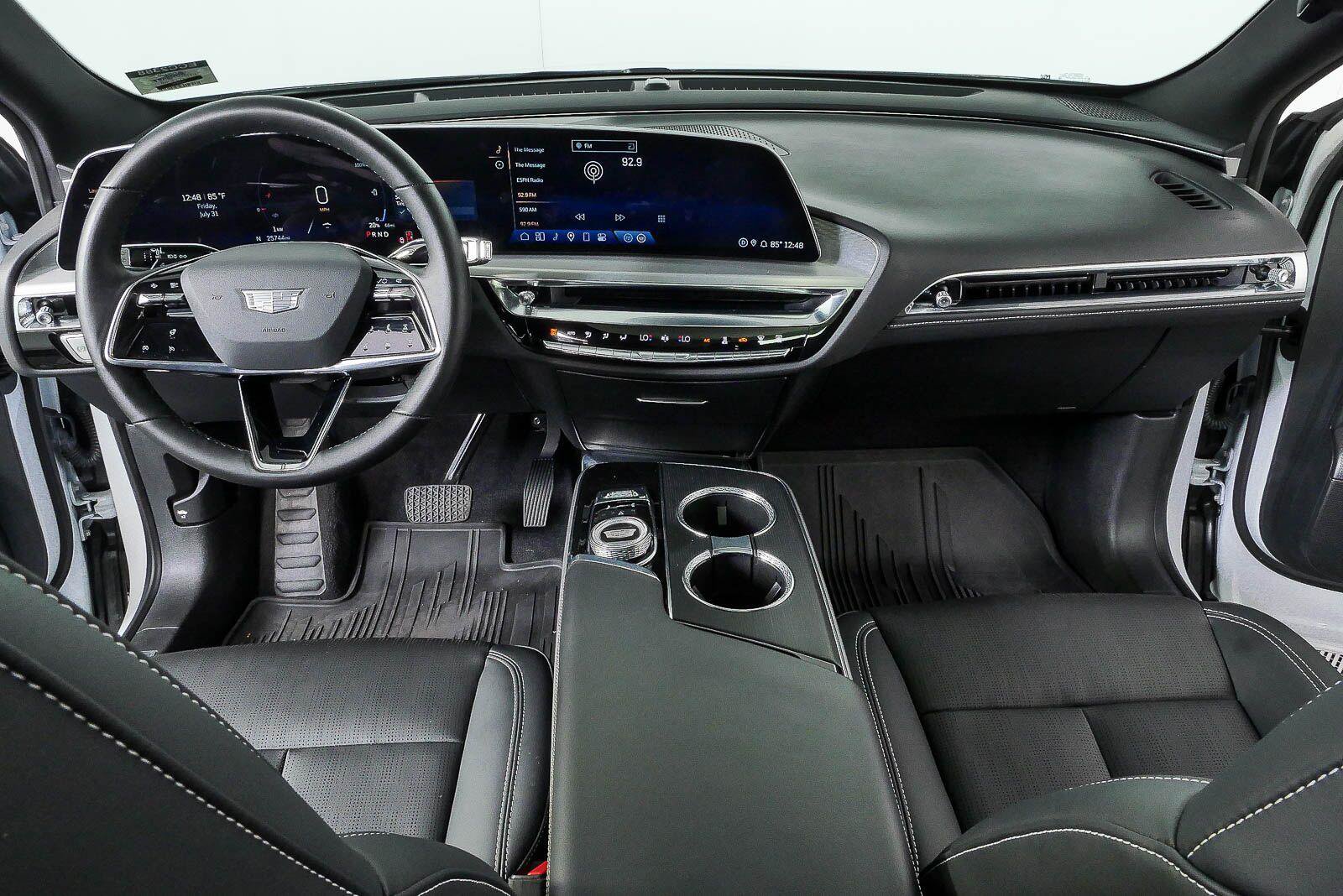 Used 2024 Cadillac Lyriq Luxury AWD/4WD image 18