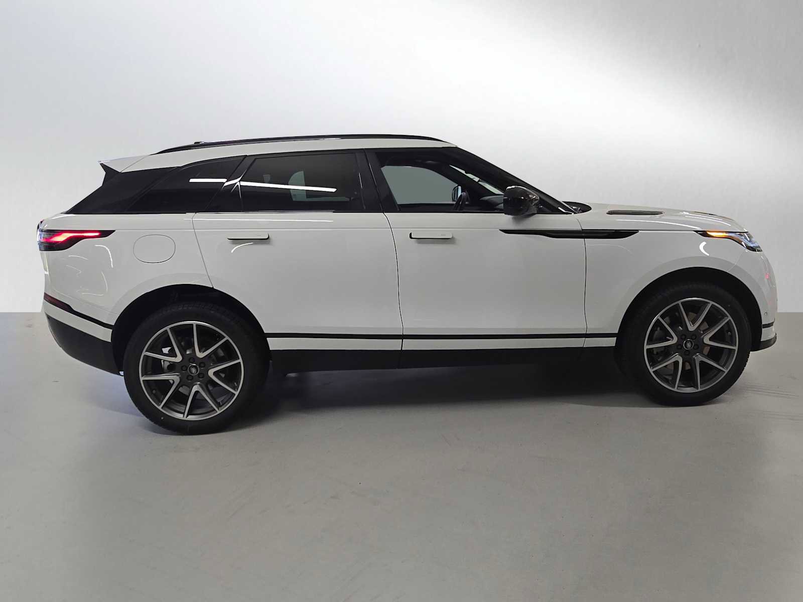 New 2026 Land Rover Range Rover Velar Dynamic SE image 6