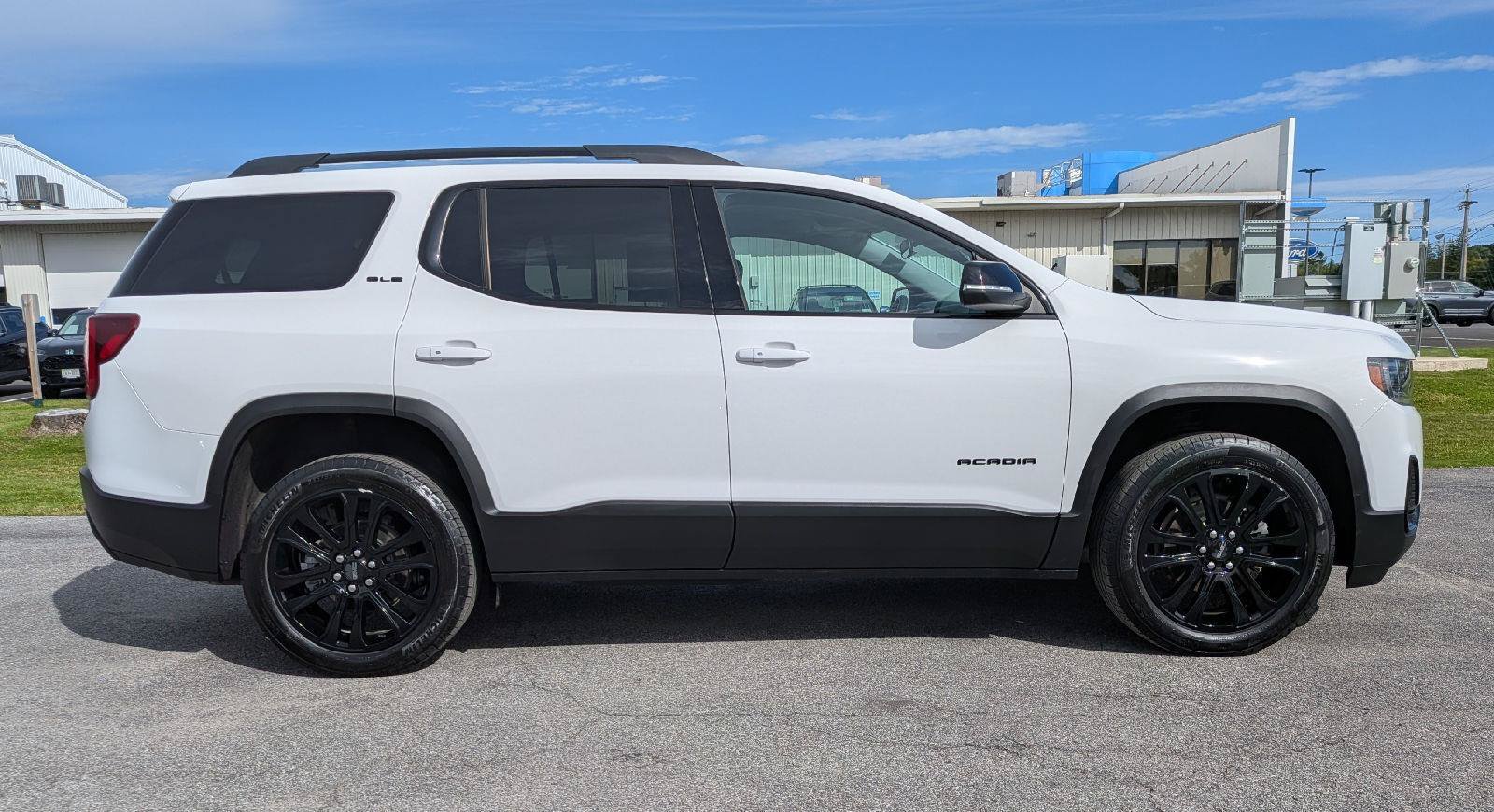 Certified 2023 GMC Acadia SLE w/ Driver Convenience Package AWD/4WD image 5