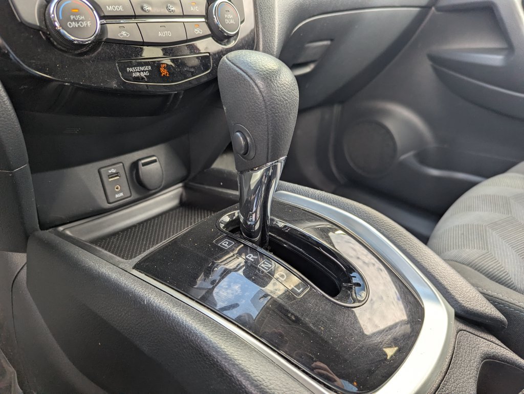 Used 2016 Nissan Rogue SV w/ SV Premium Package FWD image 14