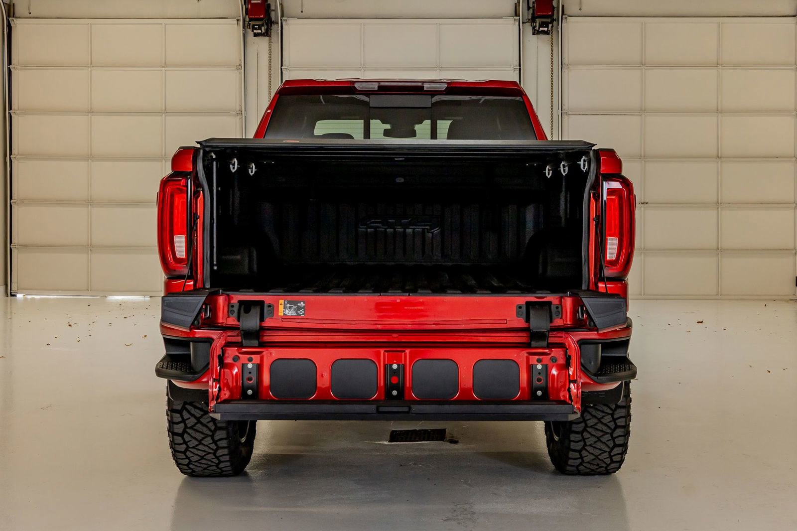 Used 2023 GMC Sierra 1500 AT4 w/ AT4 Preferred Package AWD/4WD image 9