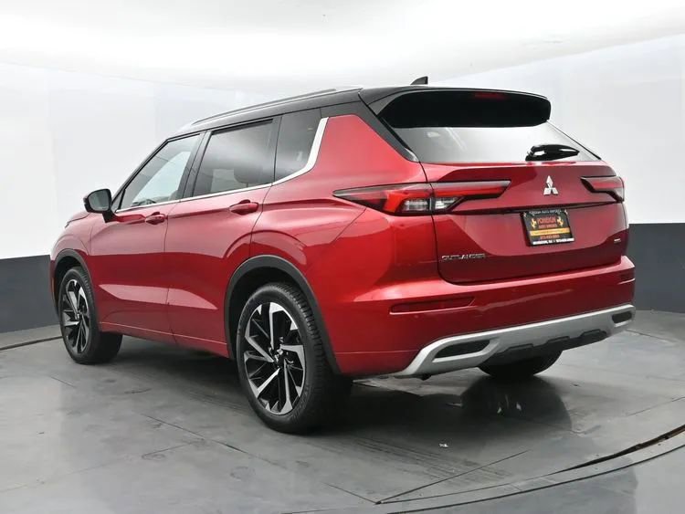 Used 2024 Mitsubishi Outlander SEL image 9