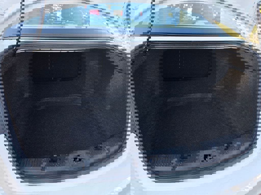 Used 2016 Ford Taurus SE image 23