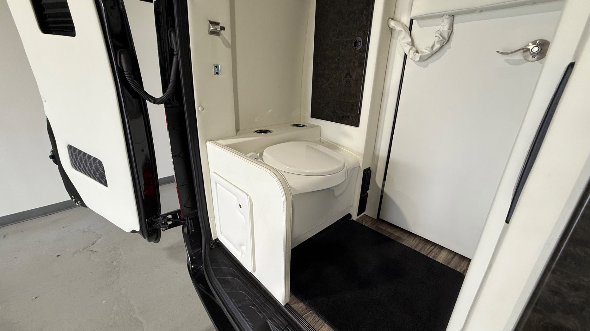 Used 2022 Mercedes-Benz Sprinter 3500 image 25