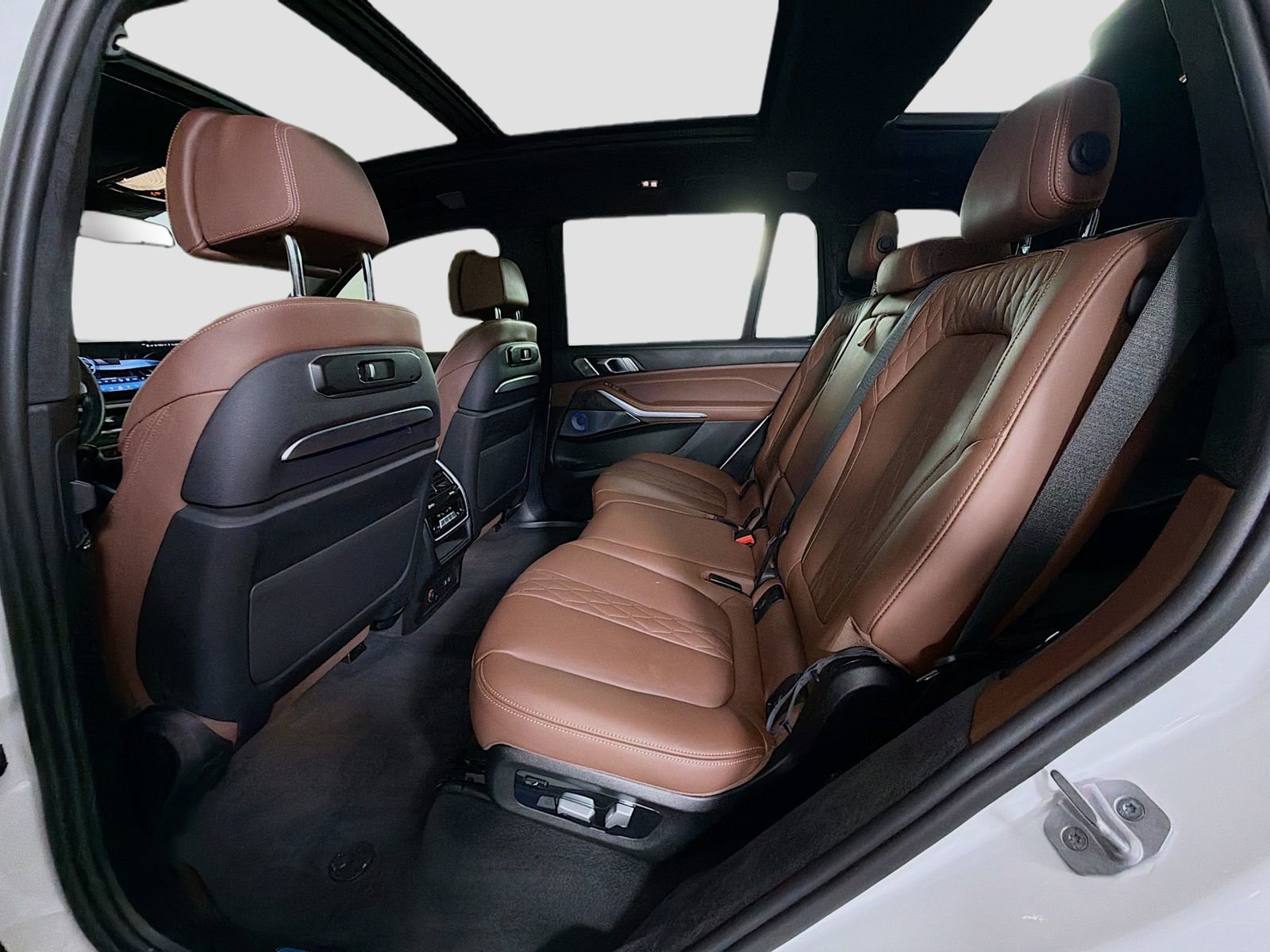 Used 2025 BMW X7 xDrive40i w/ Executive Package image 25