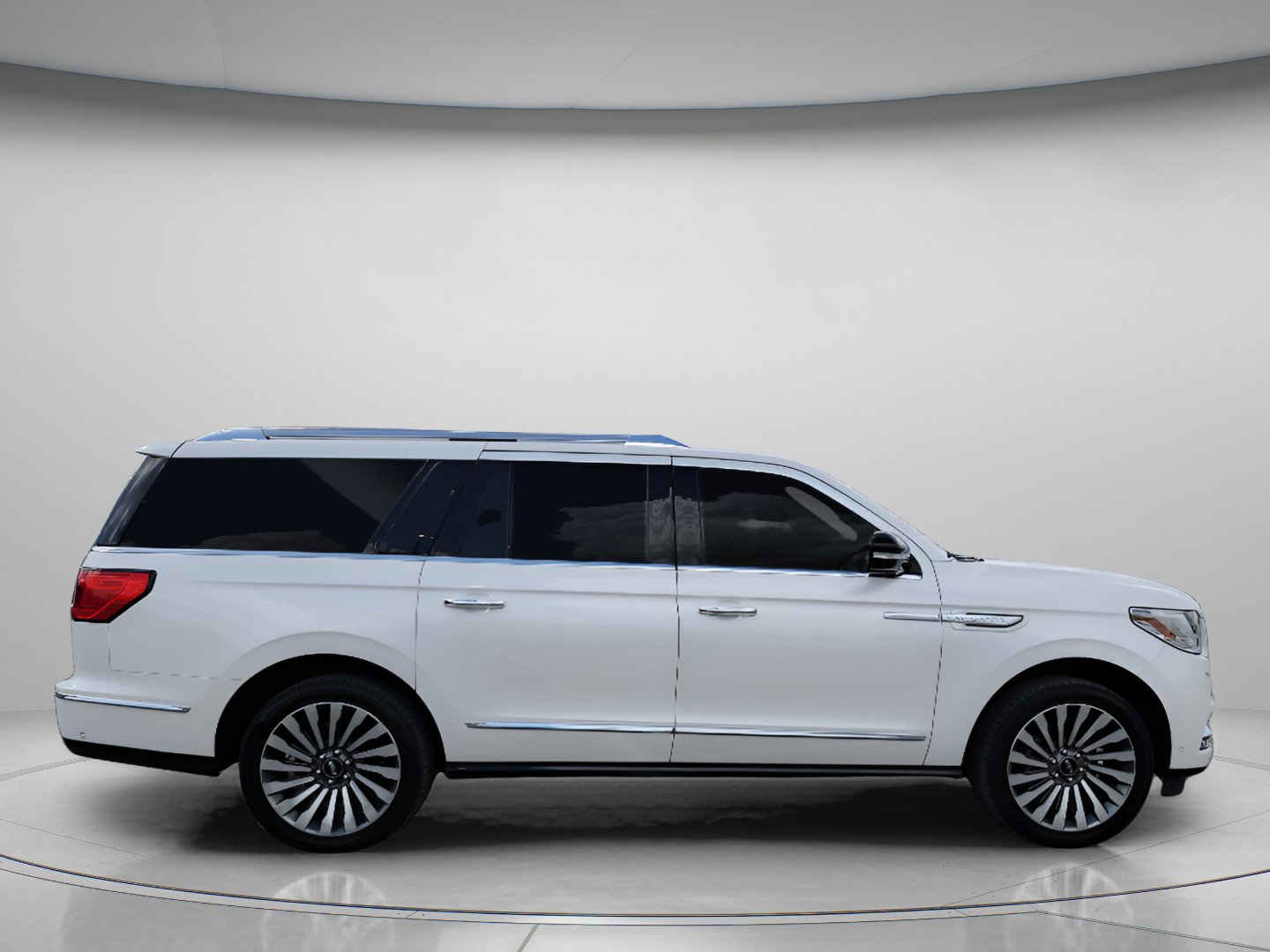 Used 2019 Lincoln Navigator L Reserve AWD/4WD image 10