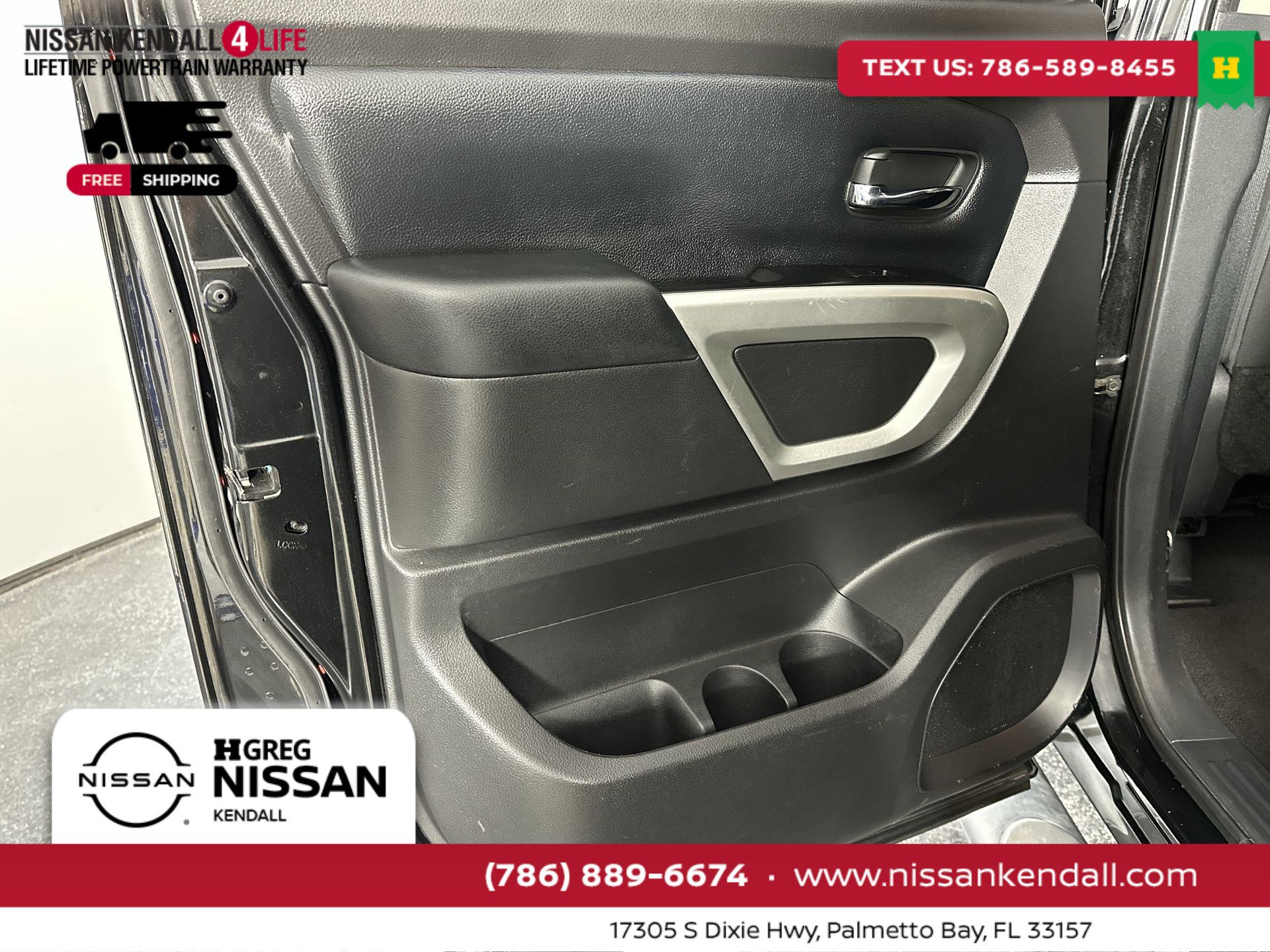 Used 2018 Nissan Titan SV image 33