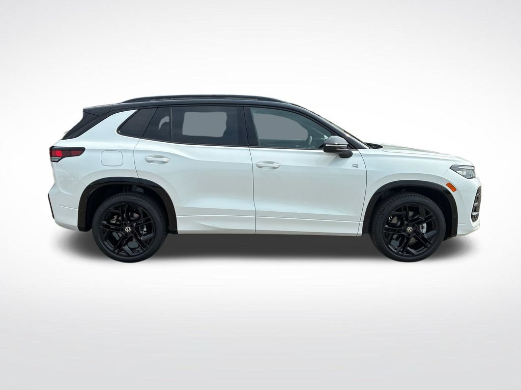 New 2026 Volkswagen Tiguan SE R-Line AWD/4WD image 2
