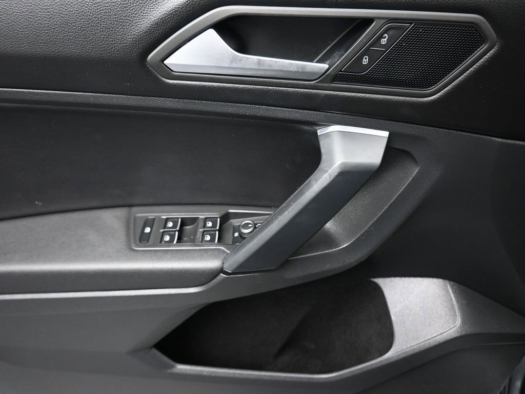 Used 2019 Volkswagen Tiguan SE AWD/4WD image 10