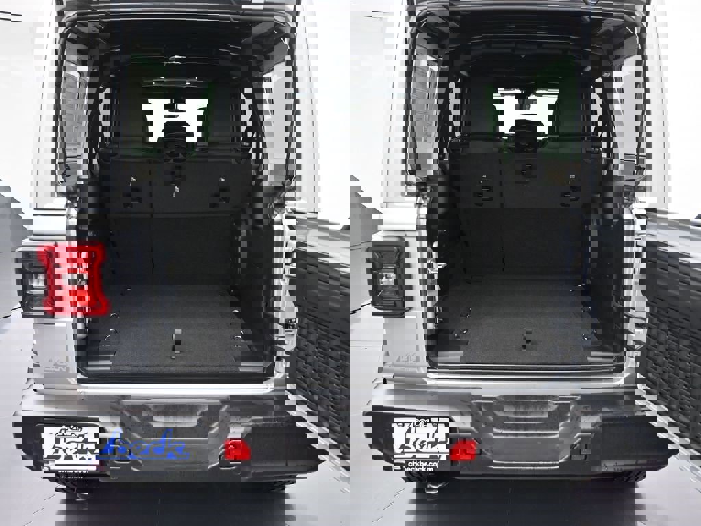 New 2024 Jeep Wrangler Unlimited Sahara w/ Technology Group image 25