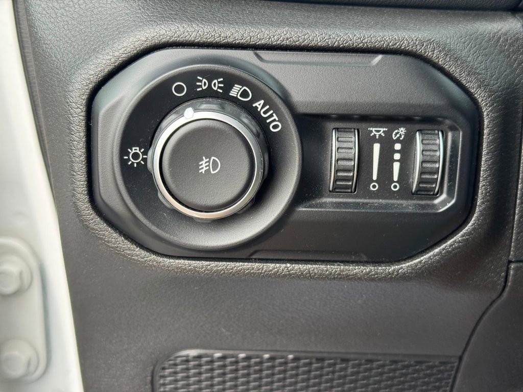 Used 2019 Jeep Wrangler Unlimited Sahara w/ Dual Top Group AWD/4WD image 19