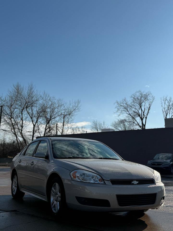 Used 2011 Chevrolet Impala LT w/ Luxury Edition Package image 3