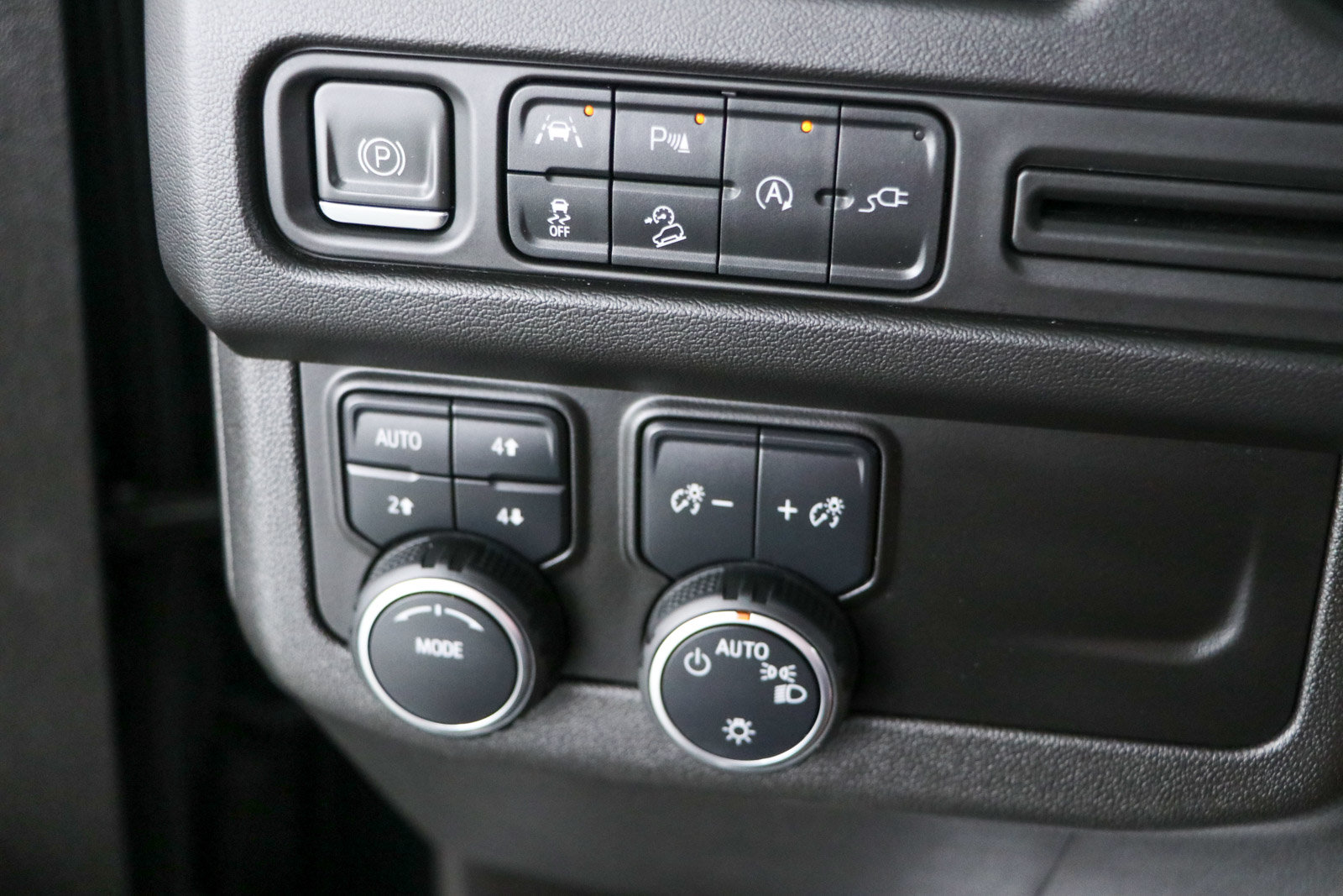 Used 2021 Chevrolet Tahoe Premier AWD/4WD image 22