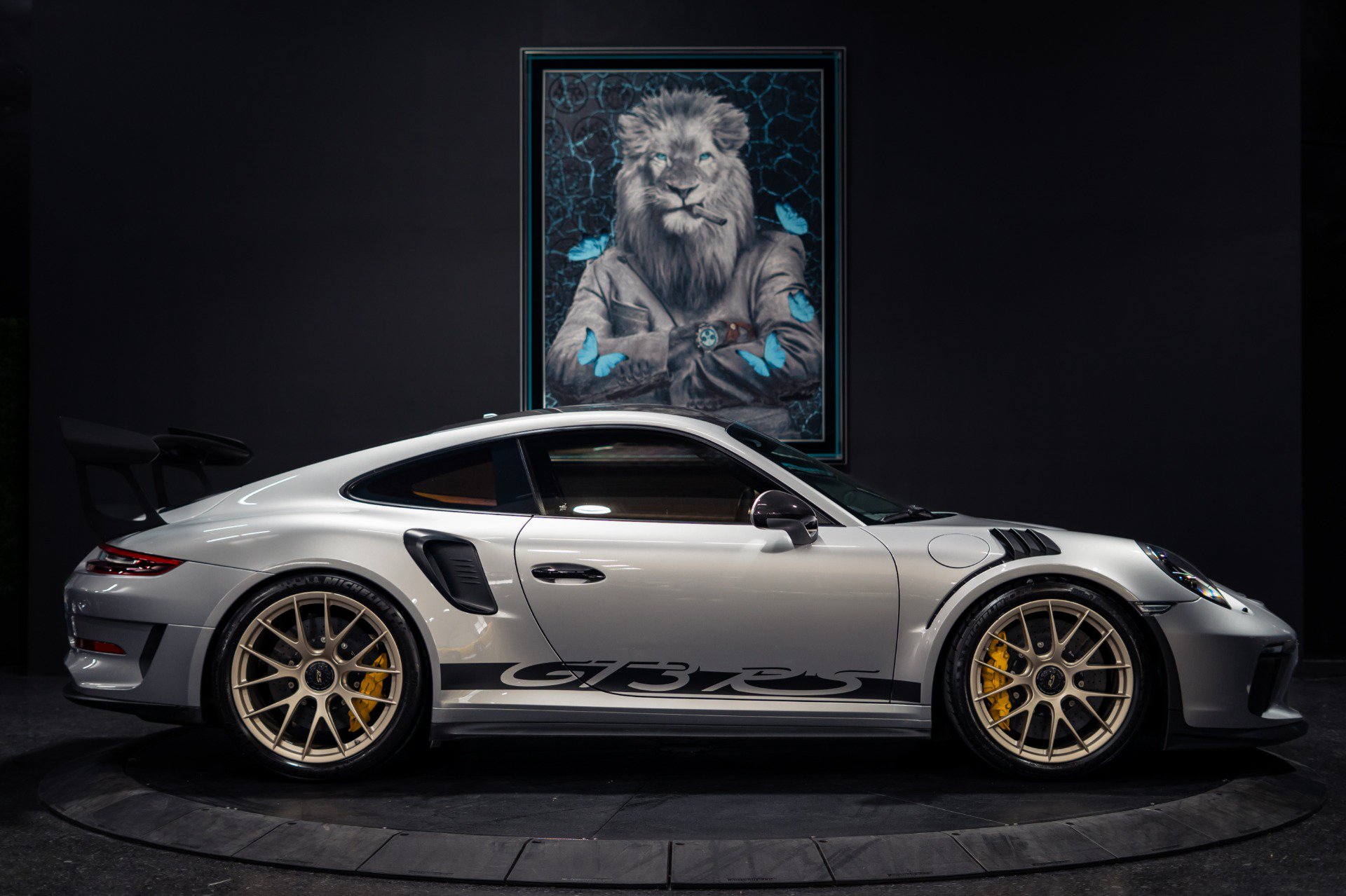 Used 2019 Porsche 911 GT3 RS RWD image 3