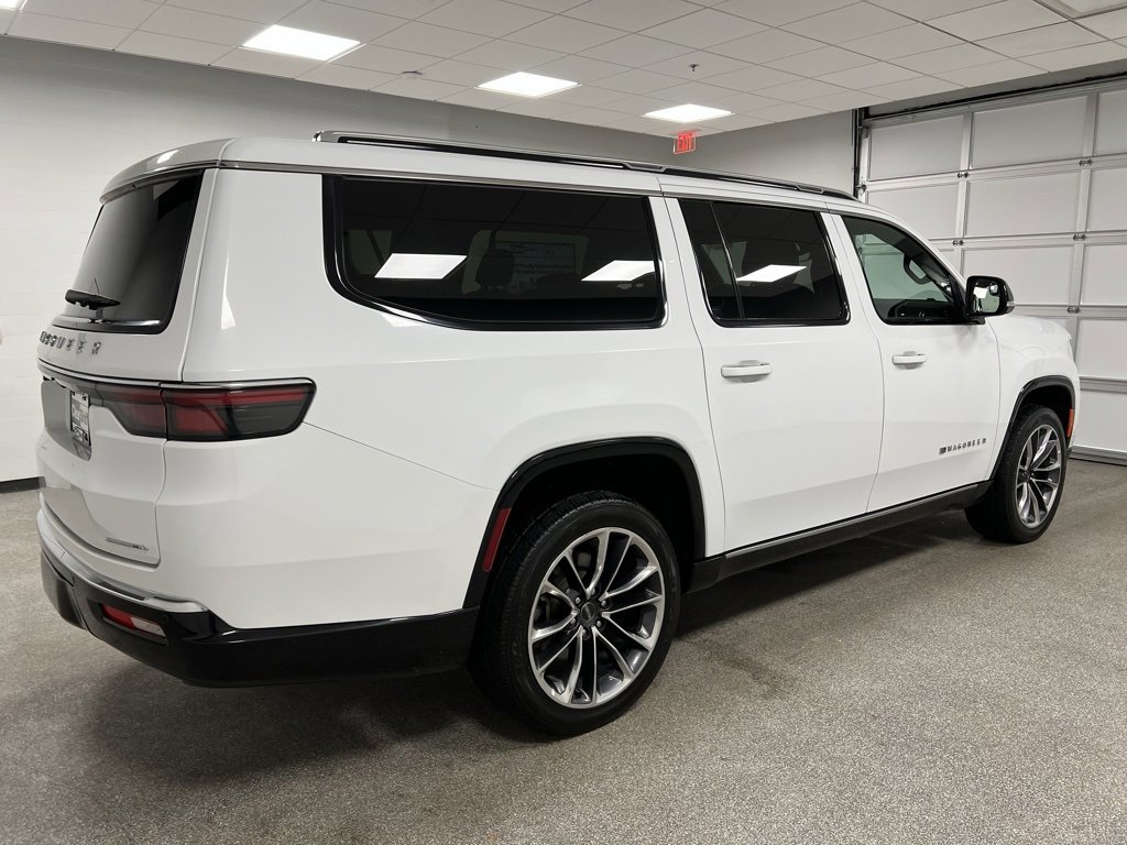 Used 2023 Jeep Wagoneer L Series III w/ Premium Group I image 13