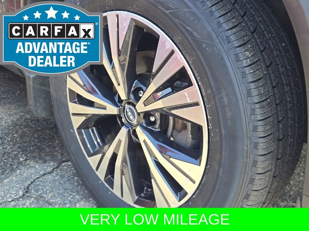 Used 2023 Nissan Rogue SV w/ SV Premium B Package image 5