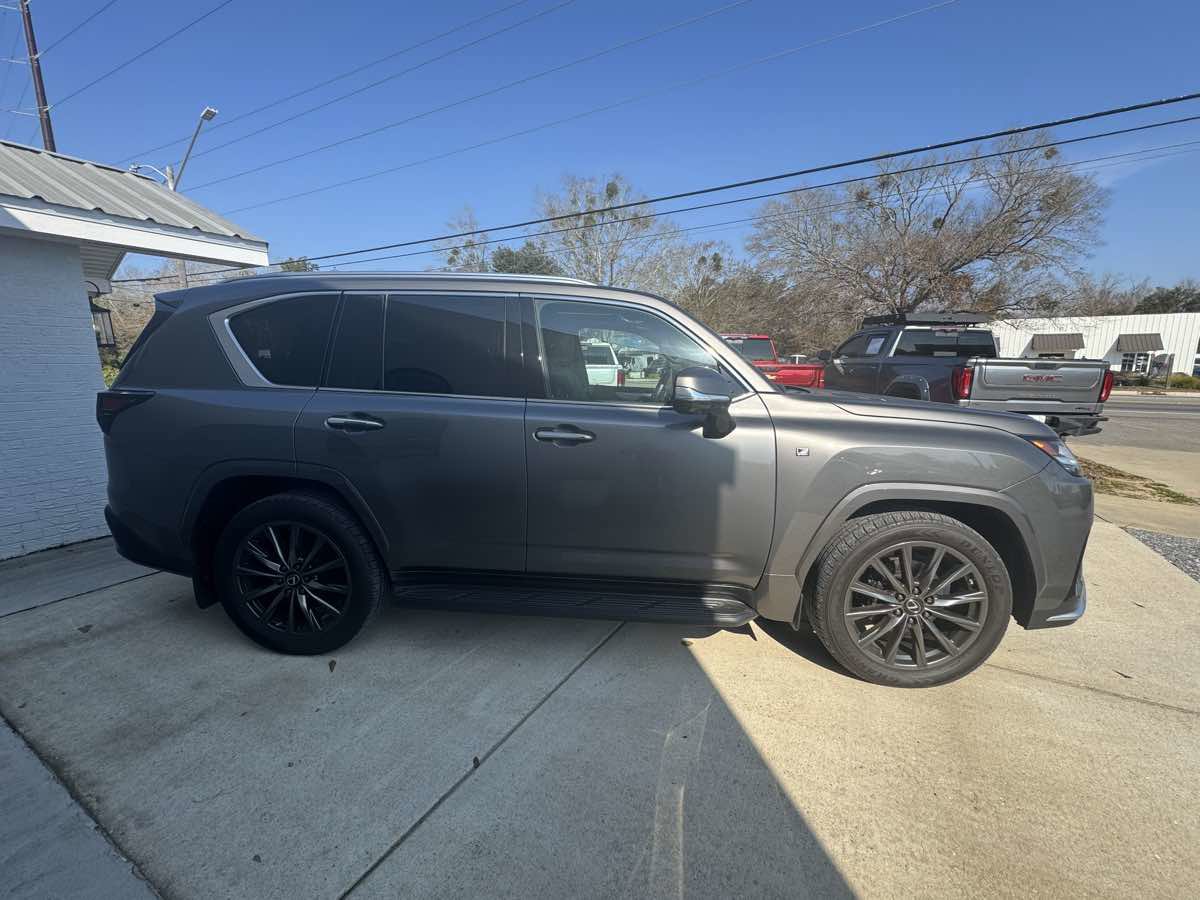 Used 2023 Lexus LX 600 F Sport image 5